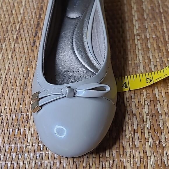 Life Stride soft system sz 8.5 patent leather slippers - Picture 10 of 15